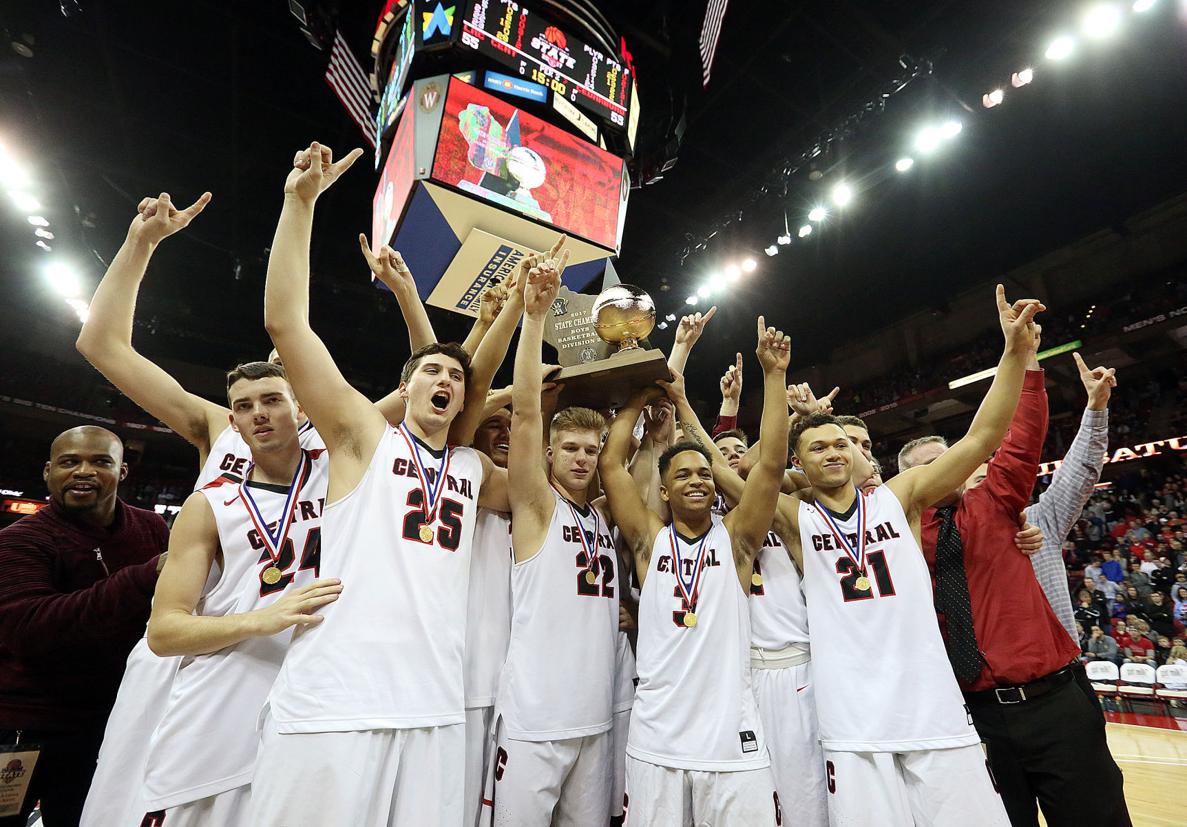 Kobe King, La Crosse Central hold off Cedarburg for state title
